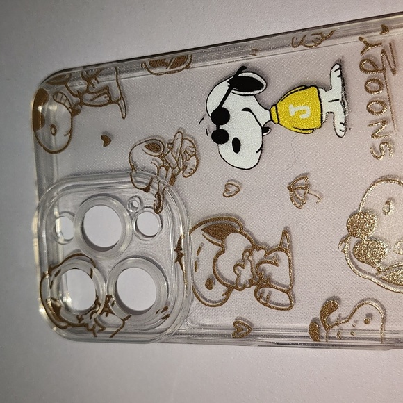 Brand new Apple IPhone 🍎 16 Pro Max Peanuts Snoopy soft Silicone Phone - Picture 2 of 7